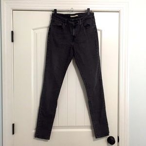 Back Levi high rise skinny jeans sz 29